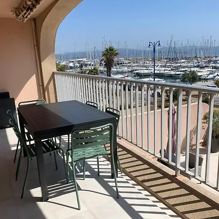 Vue Sur Les Iles D'or *