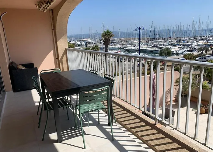 Vue Sur Les Iles D'or *